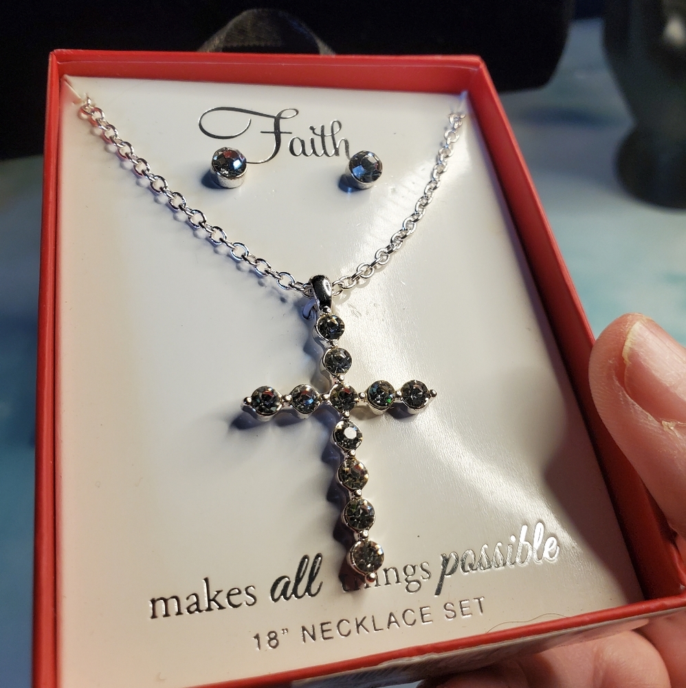 💖 Faith Stud Earrings And Cross Necklace 18 inch sil